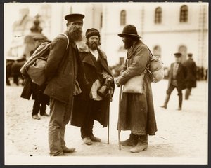 Fotografien von der Studienreise nach Russland für das Gemälde "Die Abschaffung der Leibeigenschaft in Russland" (1914), aus dem "Epos der Slawen-Zyklus, Moskau" von Alphonse Maria Mucha