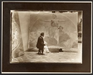 Selbstporträt von Alphonse Mucha bei der Arbeit an "Lunette, Durch Stärke zur Freiheit, Durch Liebe zur Einheit!" für den Bürgermeistersaal des Gemeindehauses, Prag von Alphonse Maria Mucha
