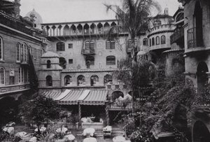 Kalifornien: Riverside, Patio Dining Room des Glenwood Mission Inn von American Photographer (after)