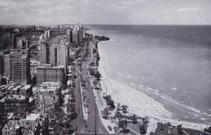 Chicago: Sheridan Road und Oak Street Beach, Blick nach Norden vom Drake Hotel von American Photographer (after)