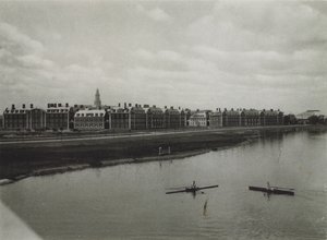 Harvard University: Graduate School of Business Administration vom Charles River von American Photographer (after)