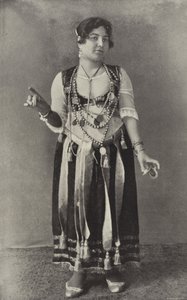 Eine Tänzerin des Bauchtanzes von American Photographer