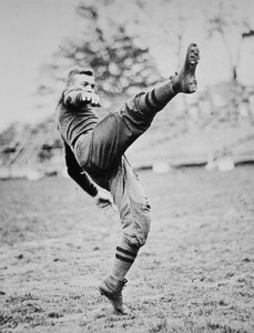 Dwight D. Eisenhower als Kadettenfußballer an der West Point Academy, New York von American Photographer