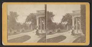 Ost-Rasen und Portikus, Oneida Community, New York State, ca. 1870 von American Photographer