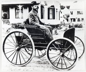 Erstes amerikanisches Automobil, entworfen und gebaut von Charles und Frank Duryea von American Photographer