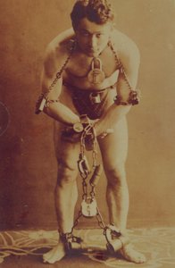 Harry Houdini in Ketten, ca. 1899
