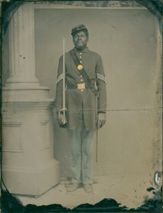 Henry F. Steward, Sergeant im 54. Massachusetts Freiwilligen-Infanterieregiment, 1863 (handkolorierte Viertelplatten-Ambrotypie) von American Photographer