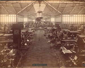 Maschinenhalle, vom Nordende, Philadelphia Centennial International Exhibition, 1876 (Silberalbuminabzug)