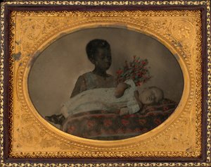 Porträt eines Mädchens und postmortales Kind von American Photographer