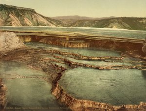 Summit Basin, Mammoth Hot Spring, Yellowstone Nationalpark, ca. 1898 von American Photographer