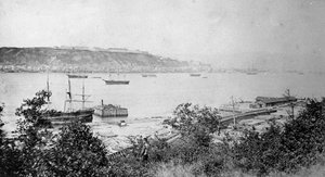 Blick auf Quebec City über den Hafen, ca. 1880-95 von American Photographer