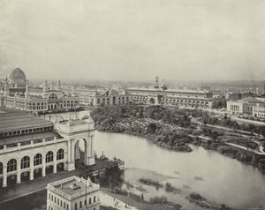 Bewaldete Insel und Transportgebäude von American Photographer