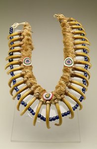 Grizzlybären-Klauen-Halskette, Iowa, Native American