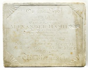 Gedenktafel für den Ort, an dem Alexander Hamilton bei einem Duell mit Aaron Burr tödlich verwundet wurde von American School