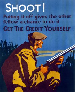 Plakat, veröffentlicht in den Vereinigten Staaten nach der Großen Depression von 1929, um zum Sparen und Unternehmertum zu ermutigen. „Schieß! Wenn du zögerst, gibst du anderen die Gelegenheit dazu. Nimm den Verdienst der Handlung.“