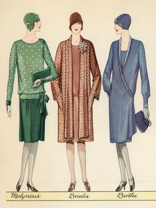 Drei Flapper modellieren französische Designer-Outfits von American School