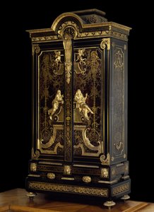 Möbel im Stil von Louis XIV (1661-1715): Schrank dekoriert mit Figuren von Aspasie und Sokrates aus Eiche, Ebenholz und Vergoldung von Andre Boulle (1642-1732) um 1710 Paris, Louvre Museum von Andre Charles Boulle