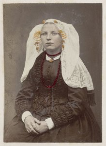 Porträt einer Frau in der Tracht von Beijerland von Andries Jager