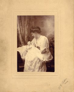 Herzogin Evelyn Cavendish mit ihrer Tochter Lady Anne