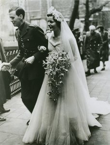Hochzeit von Lord Andrew Cavendish und der Hon. Deborah Mitford in London von Thomas Kelly