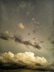 Dramatische goldene Wolkenlandschaft von Angelo Cerantola