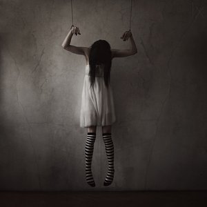Unheimliches Puppenmädchen