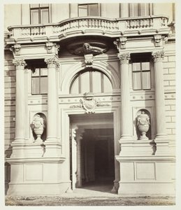 Albrechtsgasse Nr. 3, Portal am Wohnhaus des Friedrich Ritter von Schey