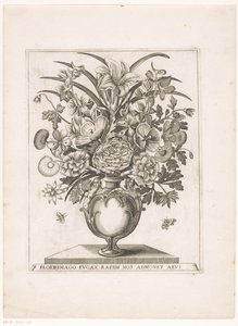 Blumen in Vase mit Halffiguren