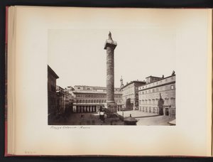 Blick auf die Säule des Marcus Aurelius in Rom, Italien von Anonymous