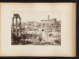 Gezicht op het Forum Romanum met de tempel van Castor en Pollux te Rome, Italië