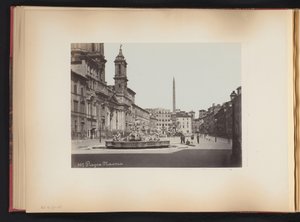 Ansicht der Piazza Navona mit Brunnen in Rom, Italien
