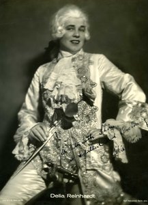 Delia Reinhardt (1892-1974) in "Die Hochzeit des Figaro" von Wolfgang Amadeus Mozart, anonym