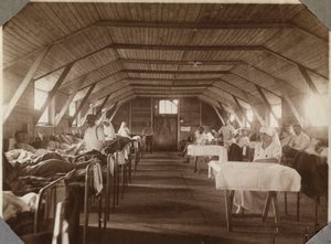 Erster Weltkrieg 1914-1918: verwundete Soldaten und Krankenschwestern des französischen Roten Kreuzes, Lager von Couville im Ärmelkanal, Untere Normandie, Frankreich. Anonymes Foto Juli 1917. Privatsammlung, Stella. von Anonymous Anonymous