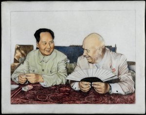 Nikita Chruschtschow und Mao Zedong - Anonym. Porzellan, Überglasurdekoration, frühe 1960er Jahre von Anonymous Anonymous