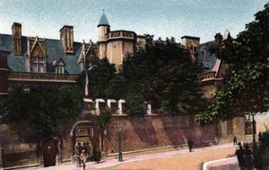 Paris: Blick auf das Musée de Cluny. Fotografie von 1920 im „Artistic Album“ der Stadt Paris. Private Sammlung. von Anonymous Anonymous