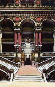 Paris: Blick auf die große Treppe der Oper Garnier. Fotografie von 1920 im „Artistic Album“ der Stadt Paris. Private Sammlung.