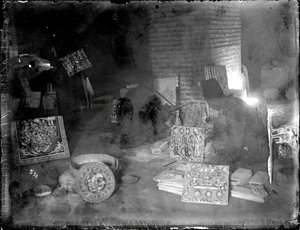 Fliesenmacher in ihrer Werkstatt, ca. 1880-1930 von Antoin Sevruguin