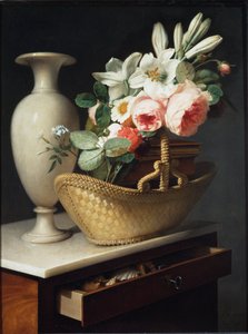 Blumenstrauß aus Lilien und Rosen in einem Korb auf einem Tuch