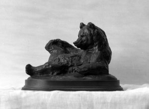 Sitzender Bär, modelliert 1833