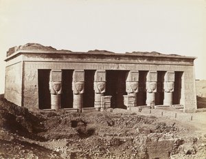 Tempel von Dendera, Blick von Nordosten auf die Fassade des Tempels von Antonio Beato