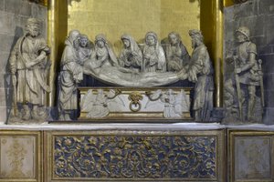 Das Grab: Das Leichentuch Christi wird von Nikodemus und Joseph von Arimathäa gehalten, der den Kopf Jesu hält, dahinter stützt der heilige Johannes die Jungfrau Maria, gefolgt von drei Frauen, die erste trägt die Dornenkrone und die letzte ist Maria Magda von Arnaud de (attr.to) Moles