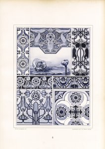 Mohnmotive und geometrische Ornamente in Blautönen