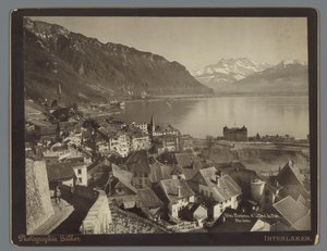 Blick auf Montreux am Genfersee, in der Ferne die Dents du Midi