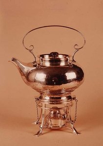 Kessel und Spiritusbrenner, hergestellt von der Birmingham Guild of Handicraft, um 1905-10