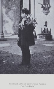 Erzherzog Otto von Österreich bei der Beerdigung seines Vaters im Jahr 1922