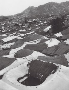 Japan: Kai-syong, Ansicht einer kleinen koreanischen Stadt im Winter von Axel von Graefe