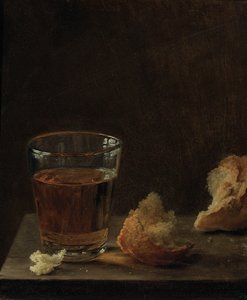 Ein Glas Bier und ein Brötchen auf einem Tisch