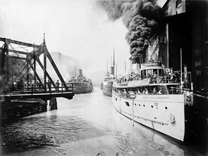 Passagierschiffe im Chicago River, Chicago, Illinois, USA, ca. 1905 von Barnes and Crosby