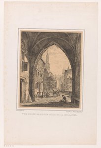Stadtansicht von unter einem Tor