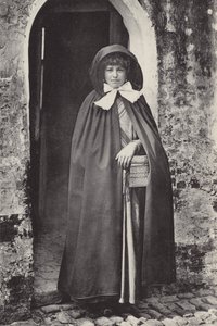 Junges Mädchen aus Brügge (s/w Foto) von Belgian Photographer